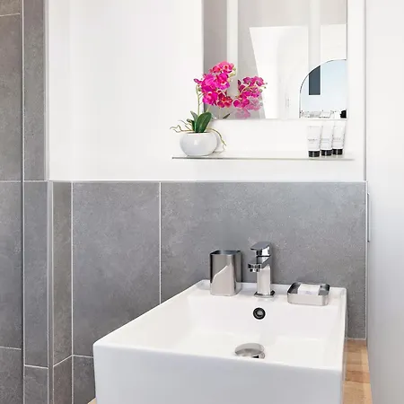 Apartment Livinparis - Luxury Ac 2 & 3 Bedrooms Le Louvre